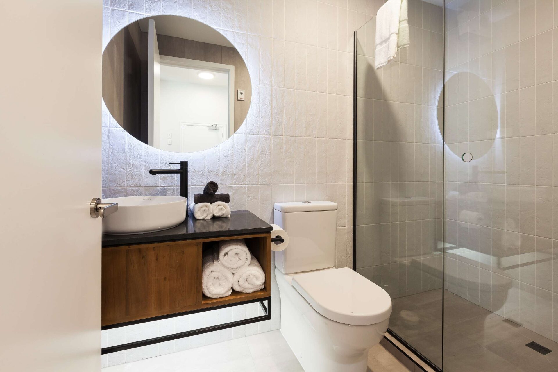 King Studio Bathroom