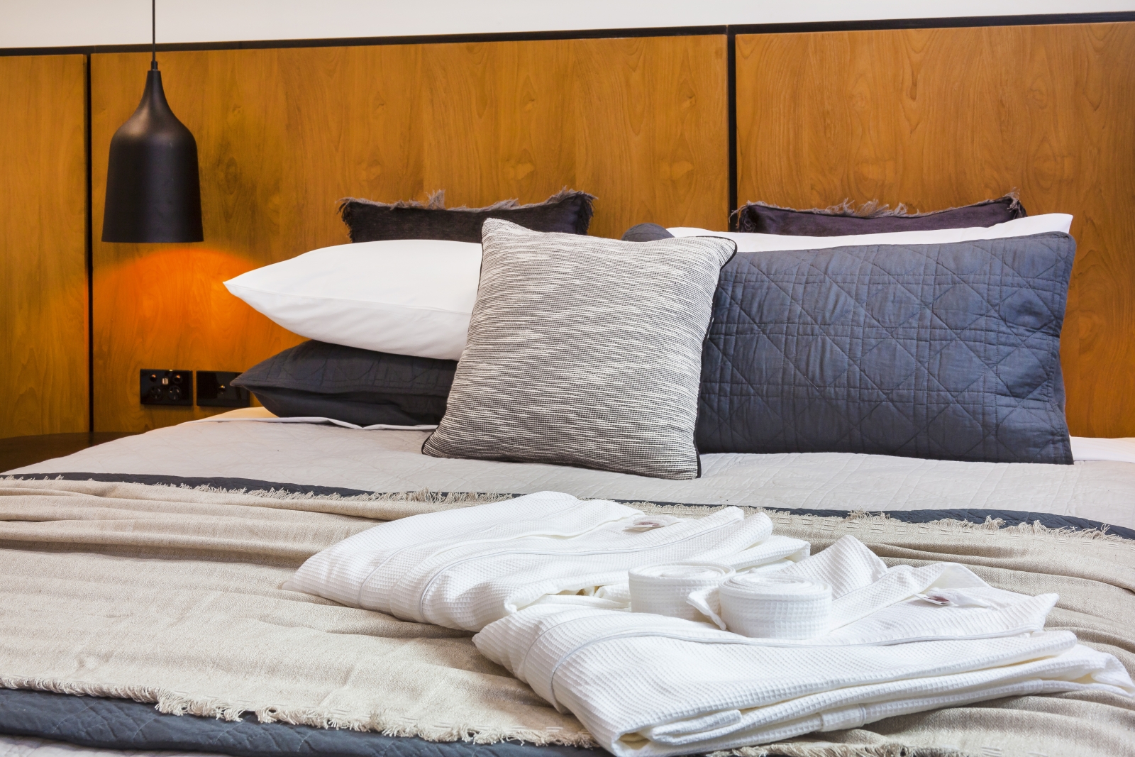 Queen Studio Bed