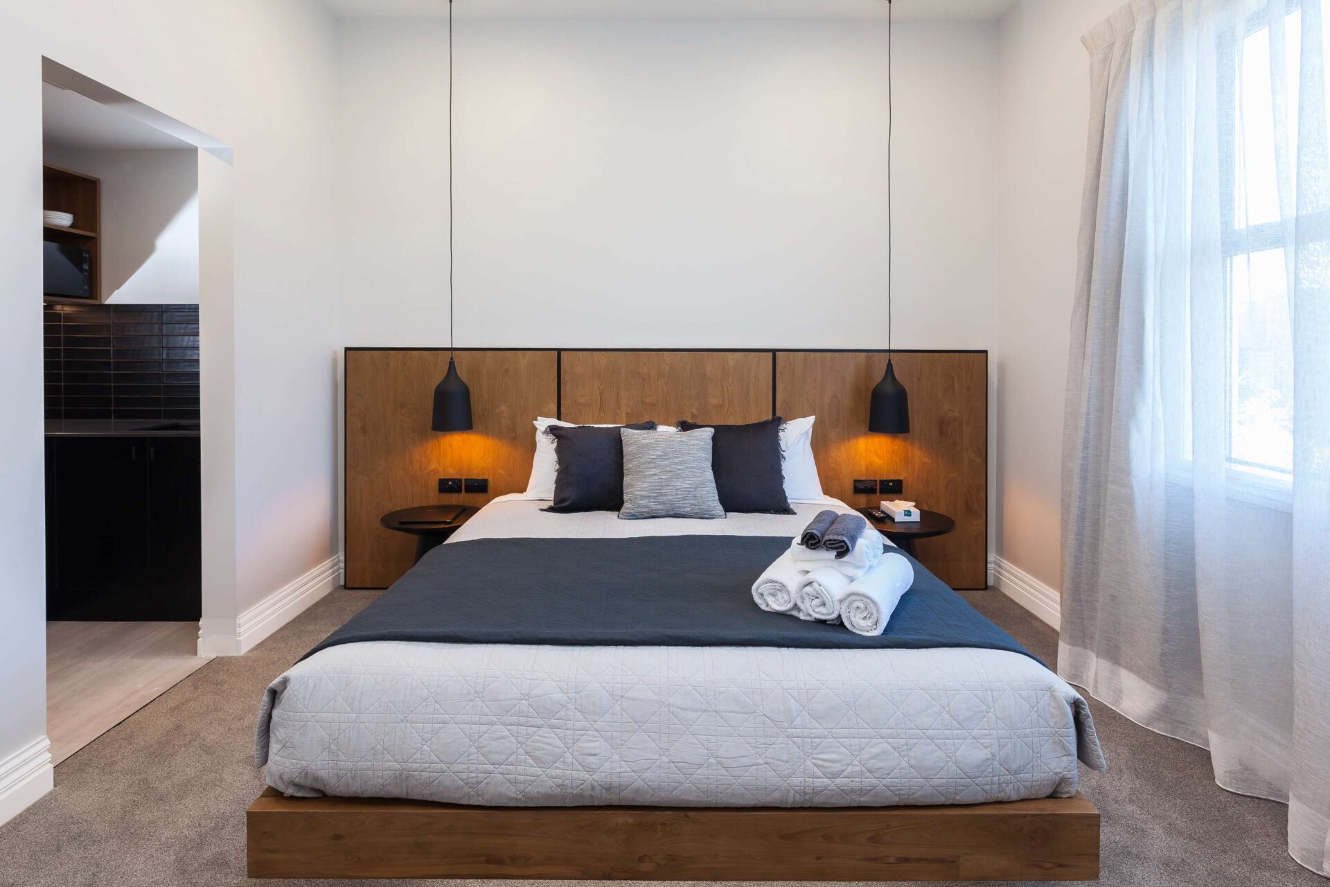Superior King Room Kitchenette